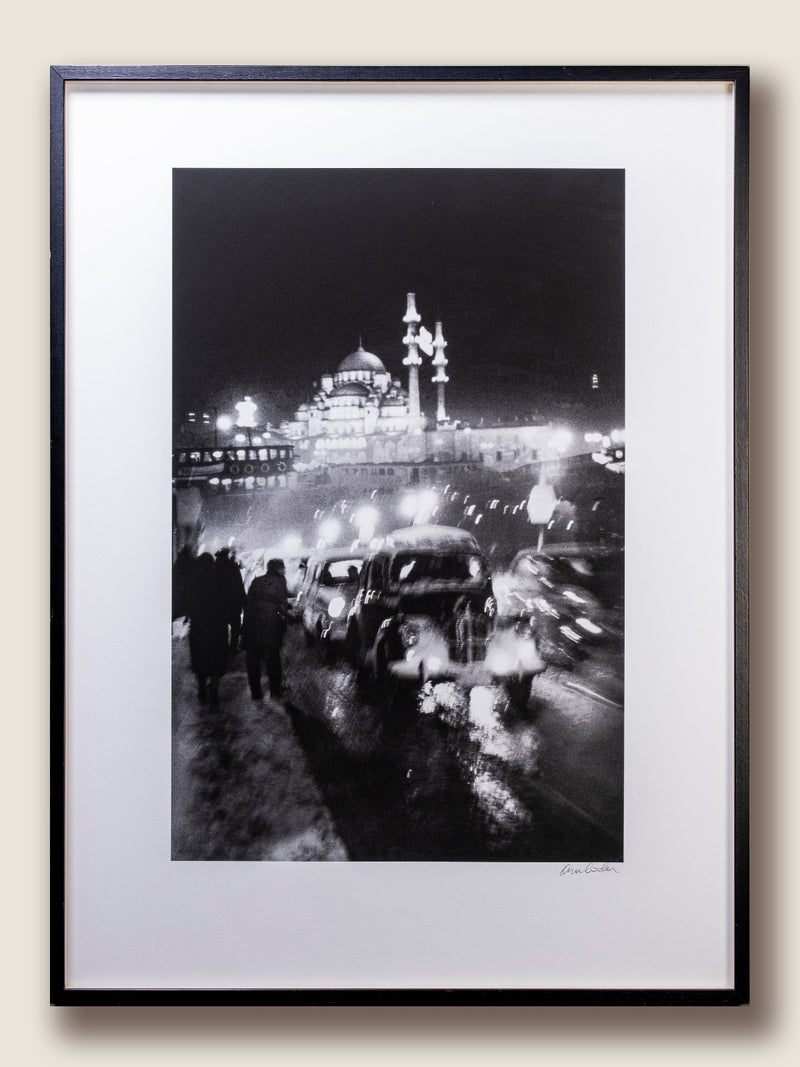 Ara Güler - Eski Galata Köprüsünde Trafik, 1956