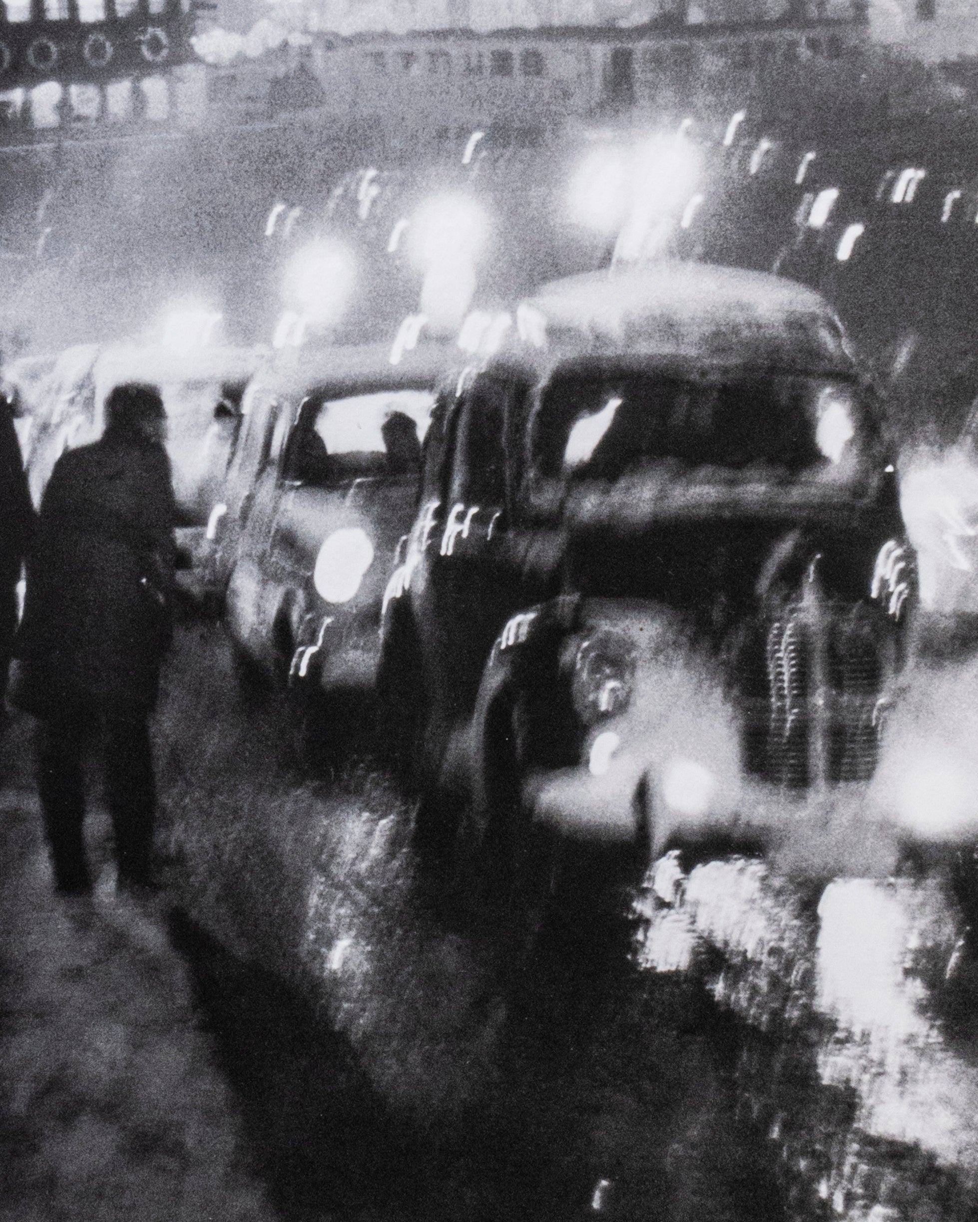 Ara Güler - Eski Galata Köprüsünde Trafik, 1956